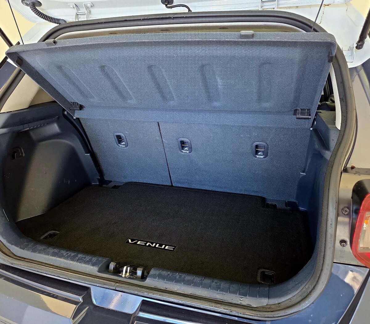 Trunk/Cargo (Seats Up)