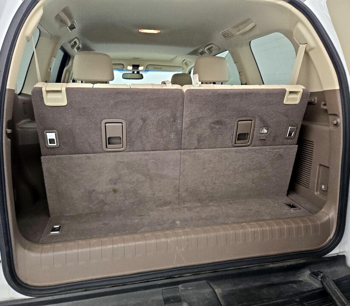 Trunk/Cargo (Seats Up)