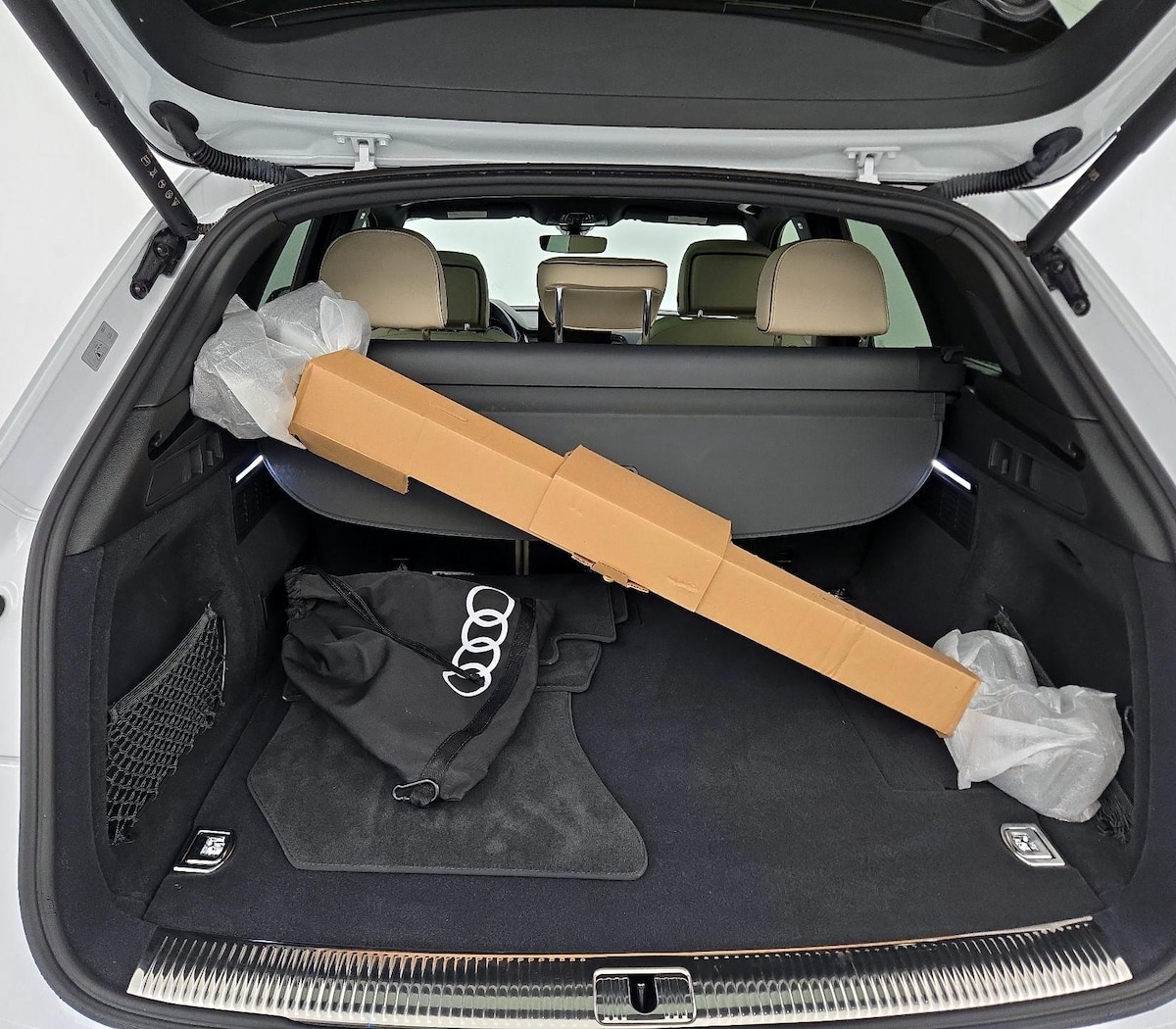 Trunk/Cargo (Seats Up)
