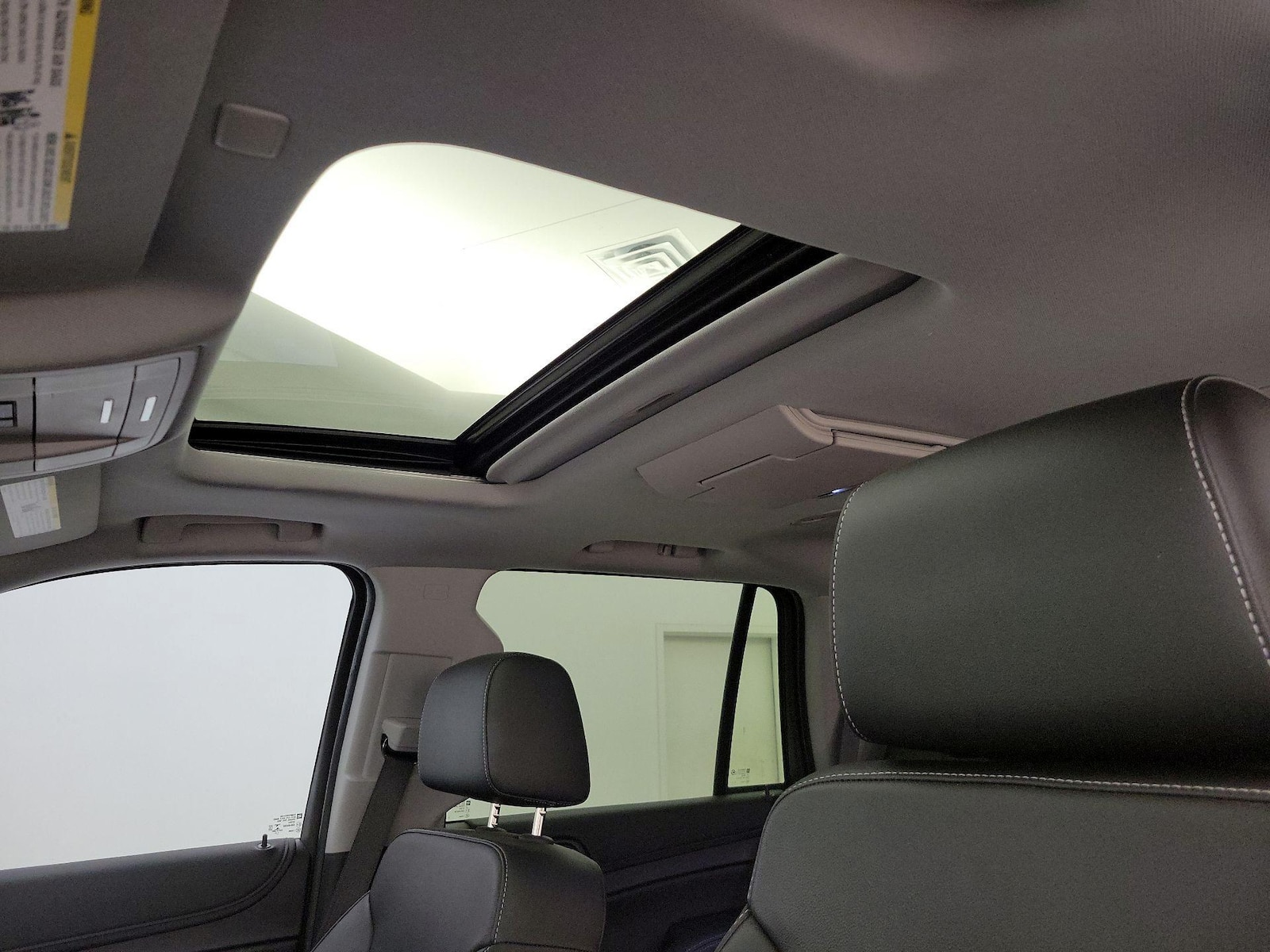 Sunroof(s) & Overhead Airbags