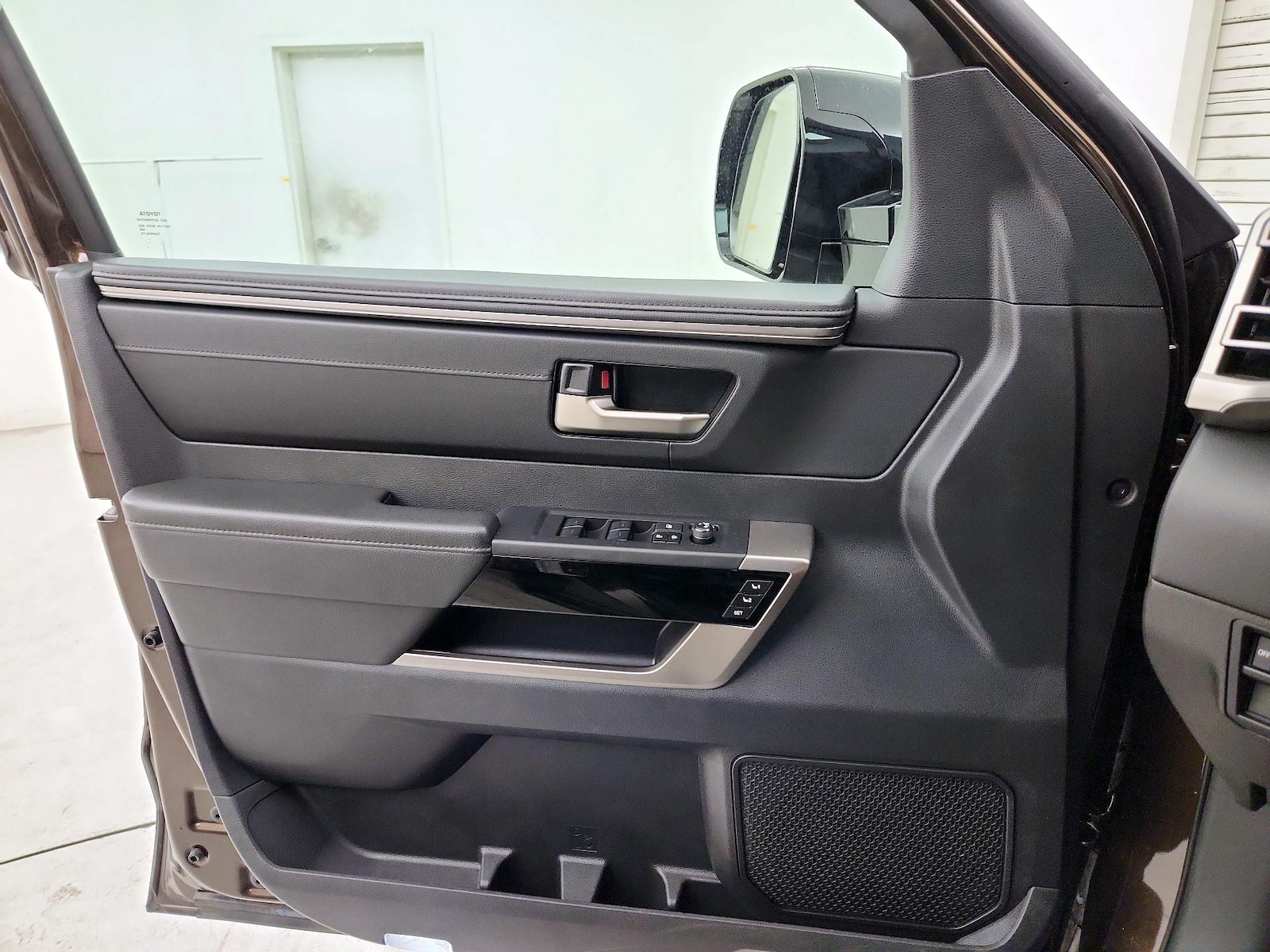 2024 Toyota Tundra Limited - Photo 13