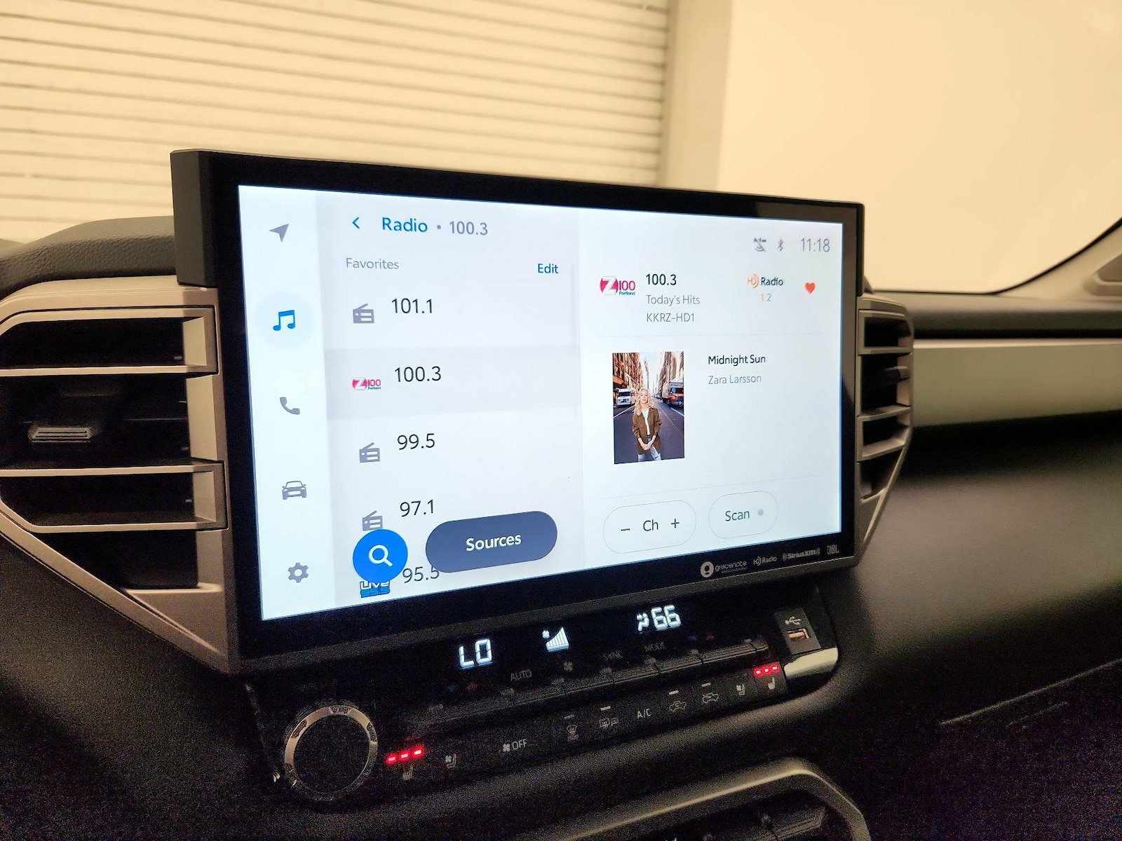 2024 Toyota Tundra Limited - Photo 16