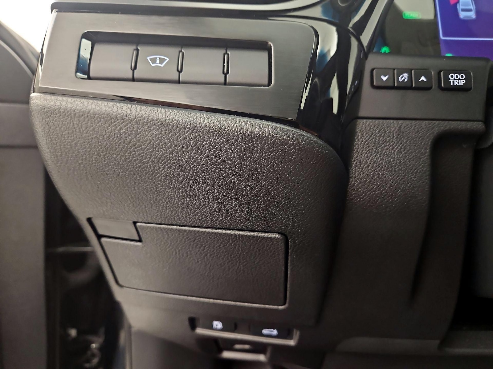 2024 Lexus ES Hybrid 300h - Photo 14