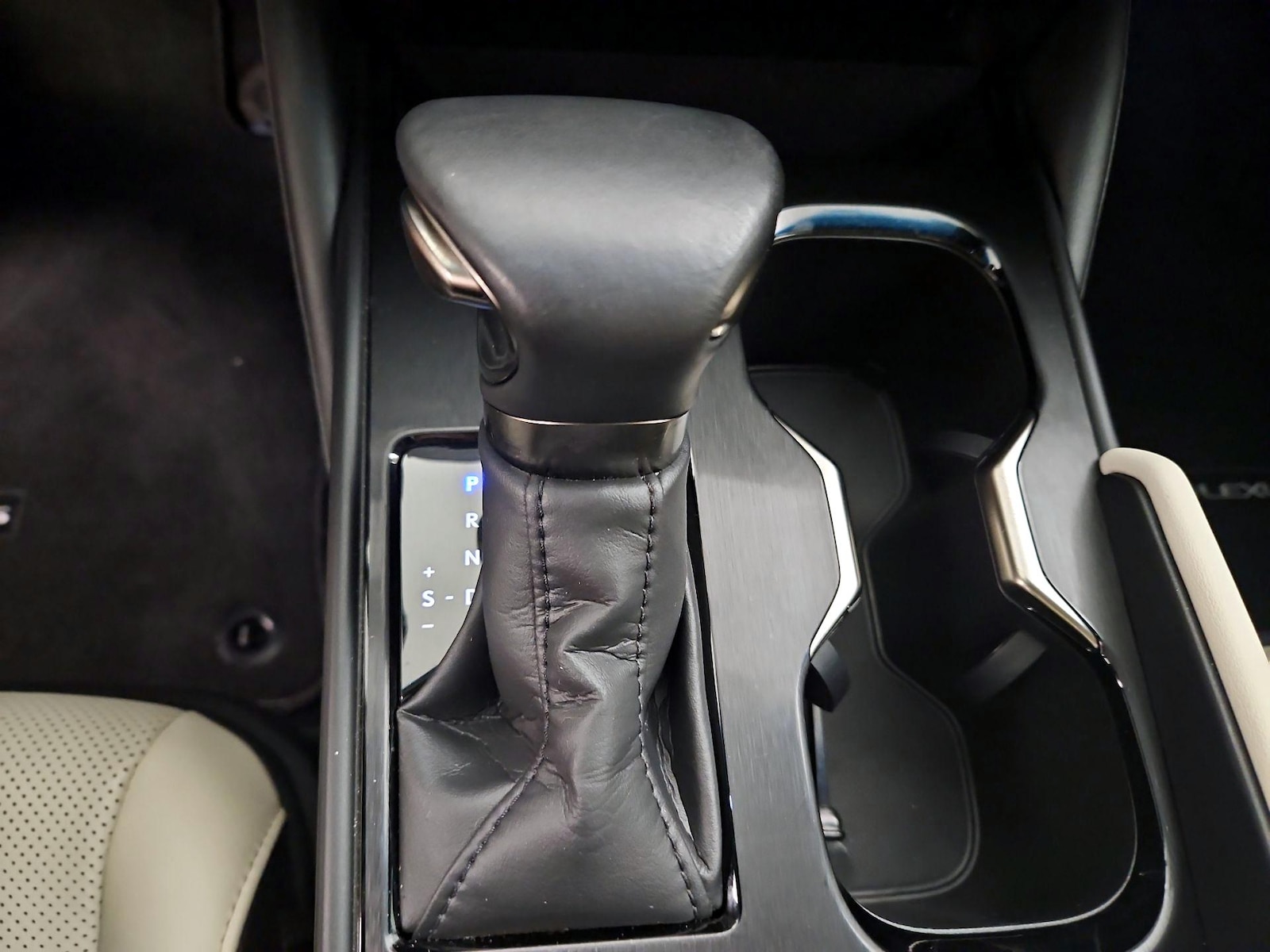 2024 Lexus ES Hybrid 300h - Photo 18