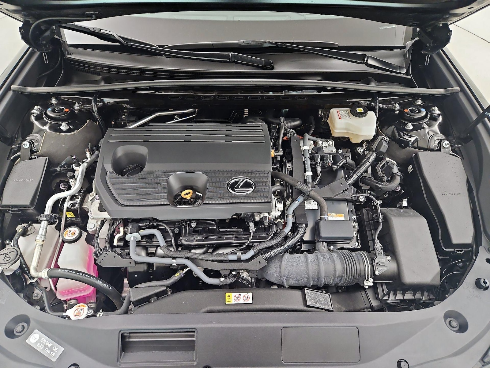 2024 Lexus ES Hybrid 300h - Photo 23