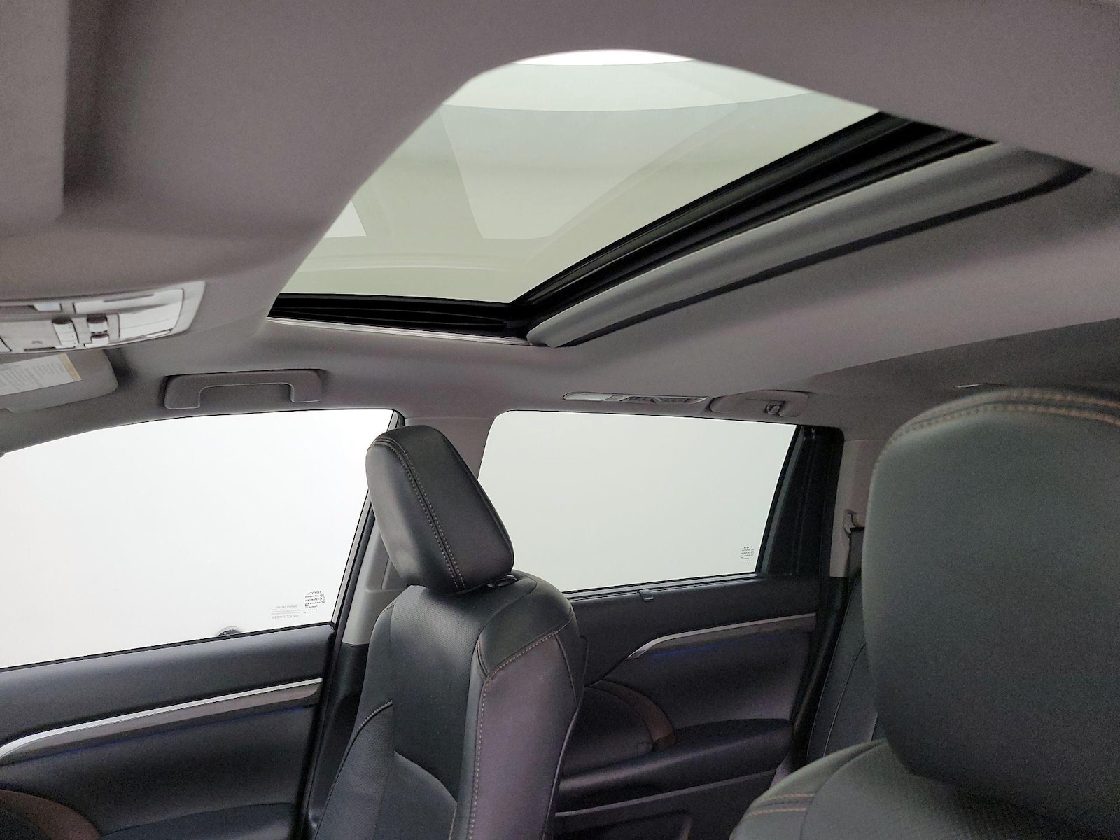 Sunroof(s) & Overhead Airbags