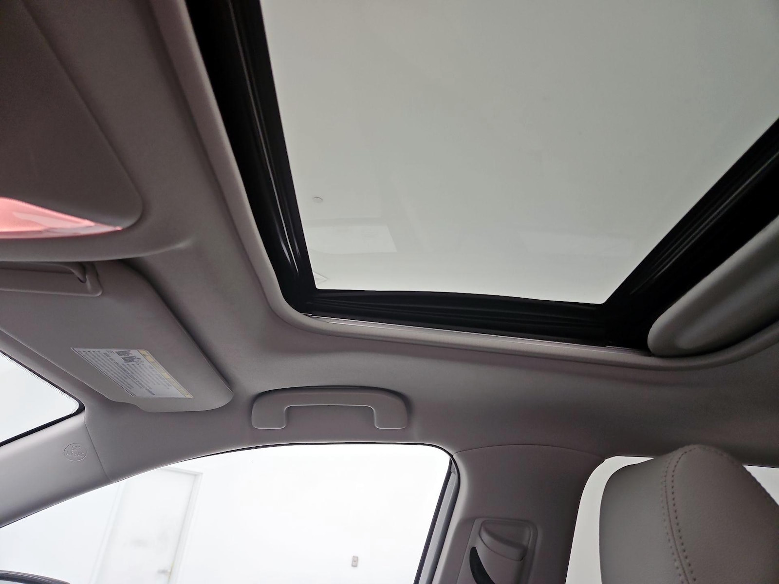 Sunroof(s) & Overhead Airbags
