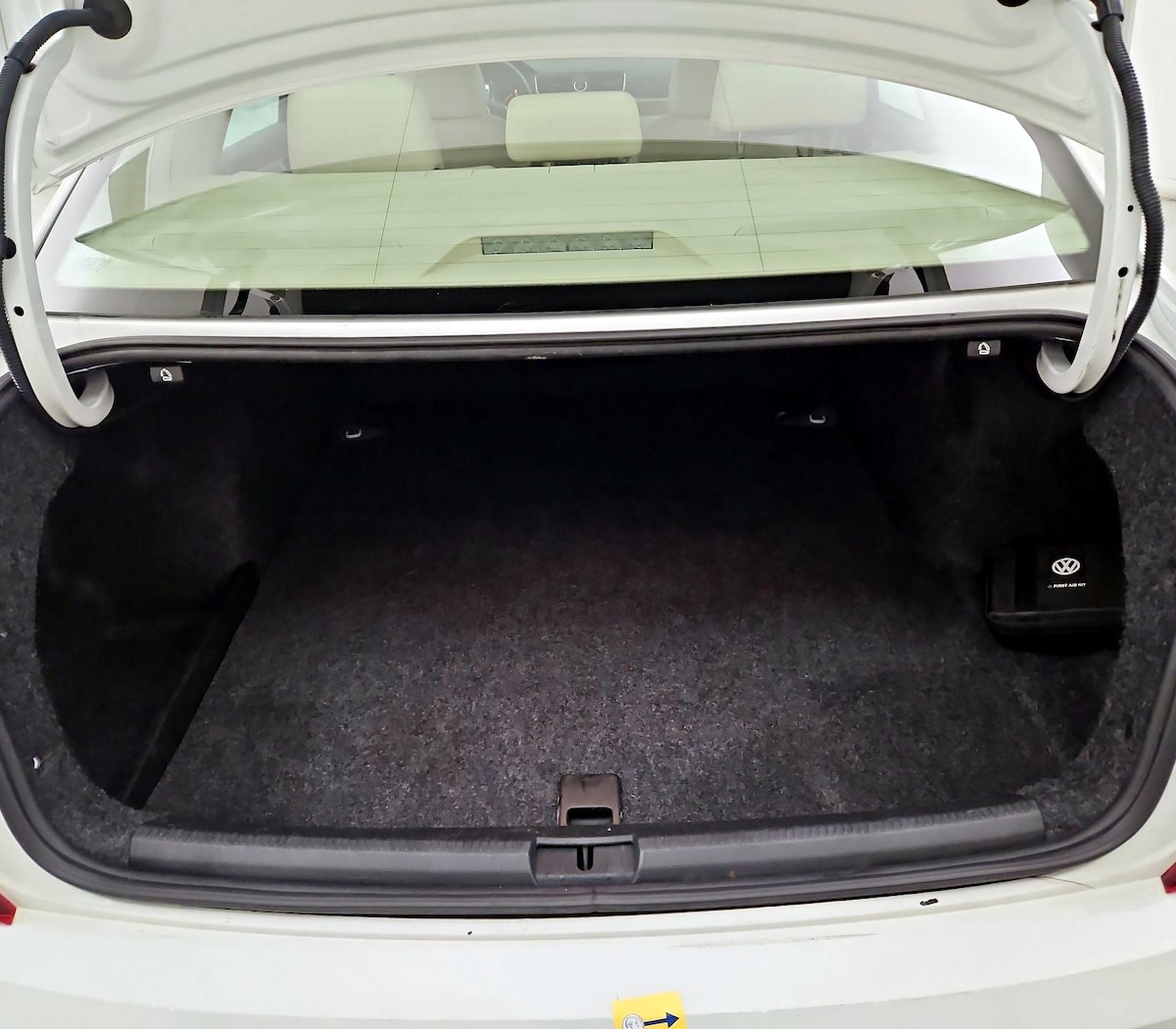 Trunk/Cargo (Seats Up)