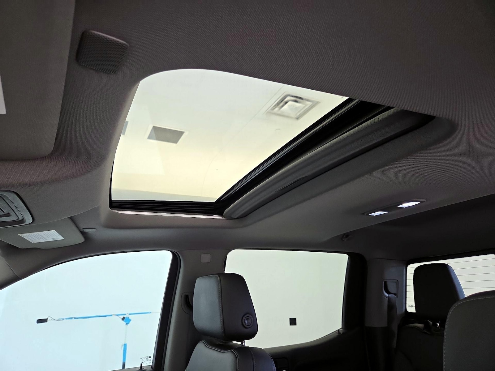 Sunroof(s) & Overhead Airbags