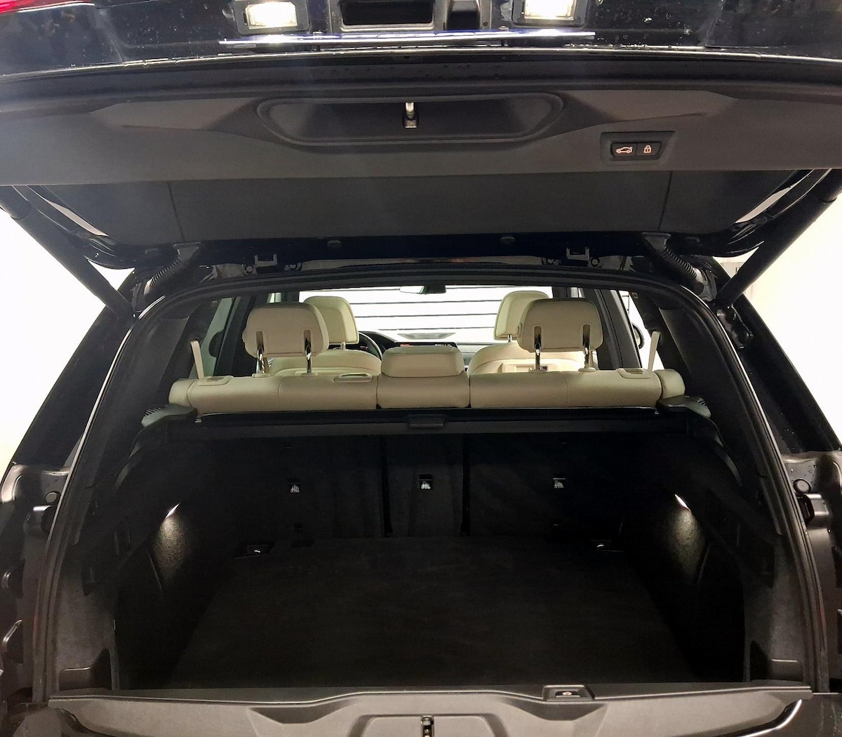 Trunk/Cargo (Seats Up)