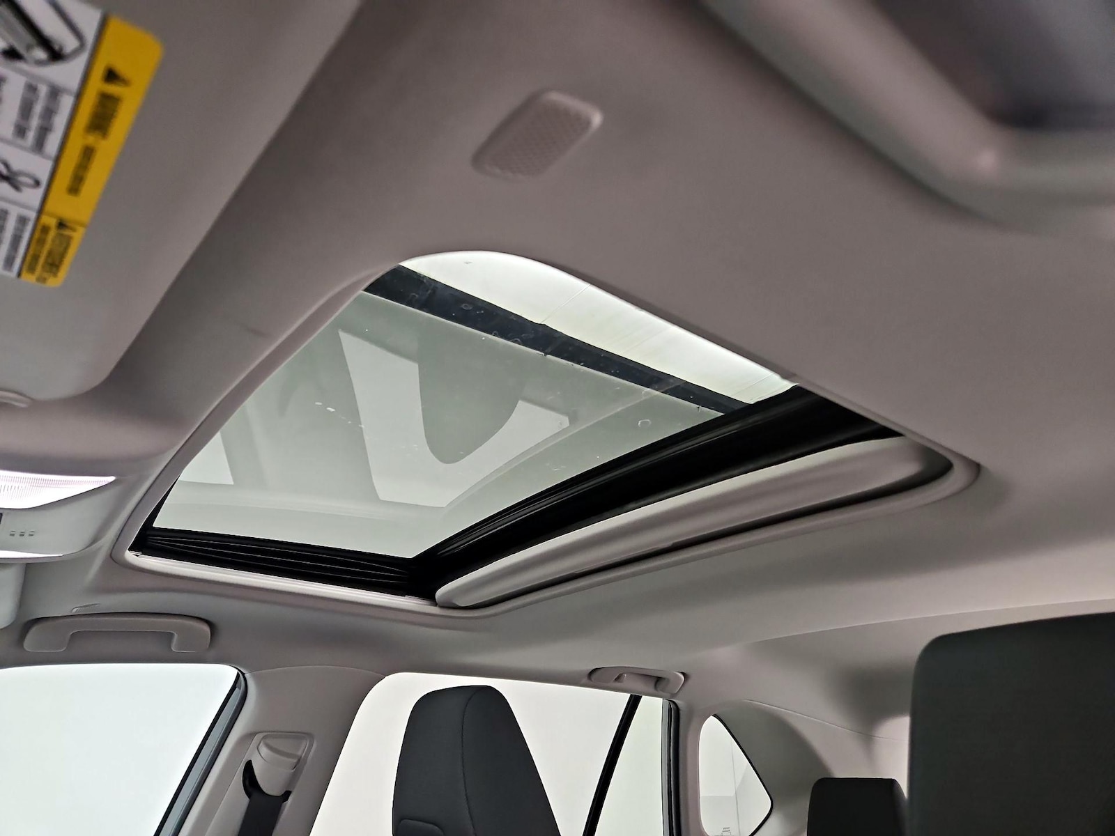 Sunroof(s) & Overhead Airbags