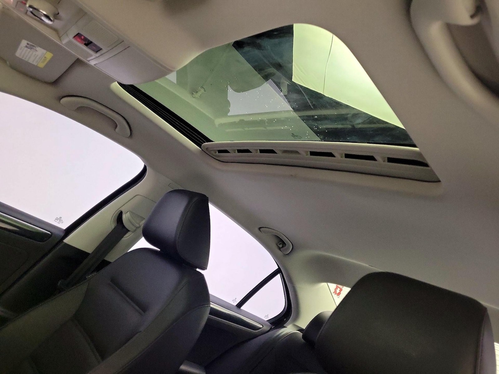 Sunroof(s) & Overhead Airbags