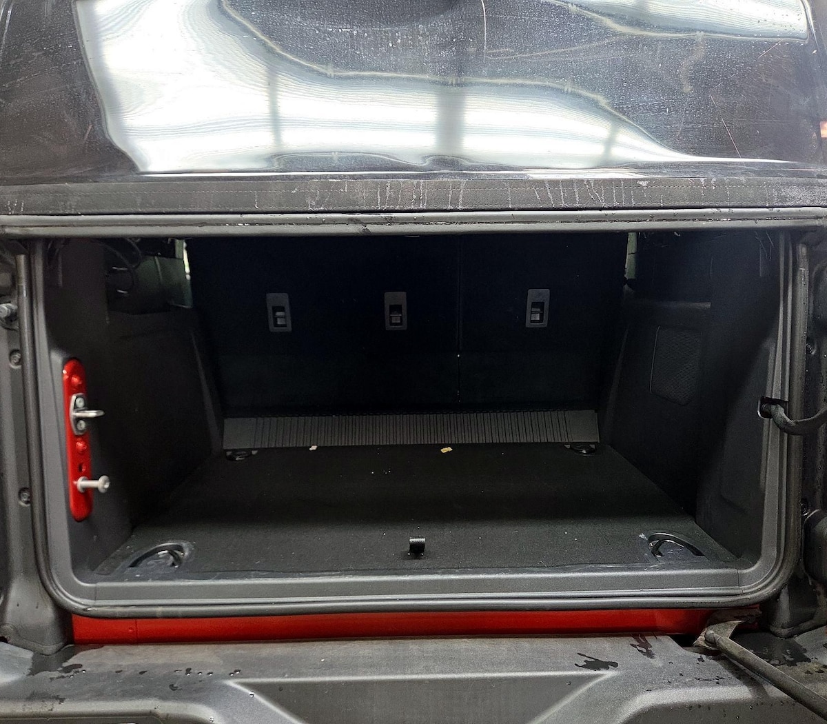 Trunk/Cargo (Seats Up)