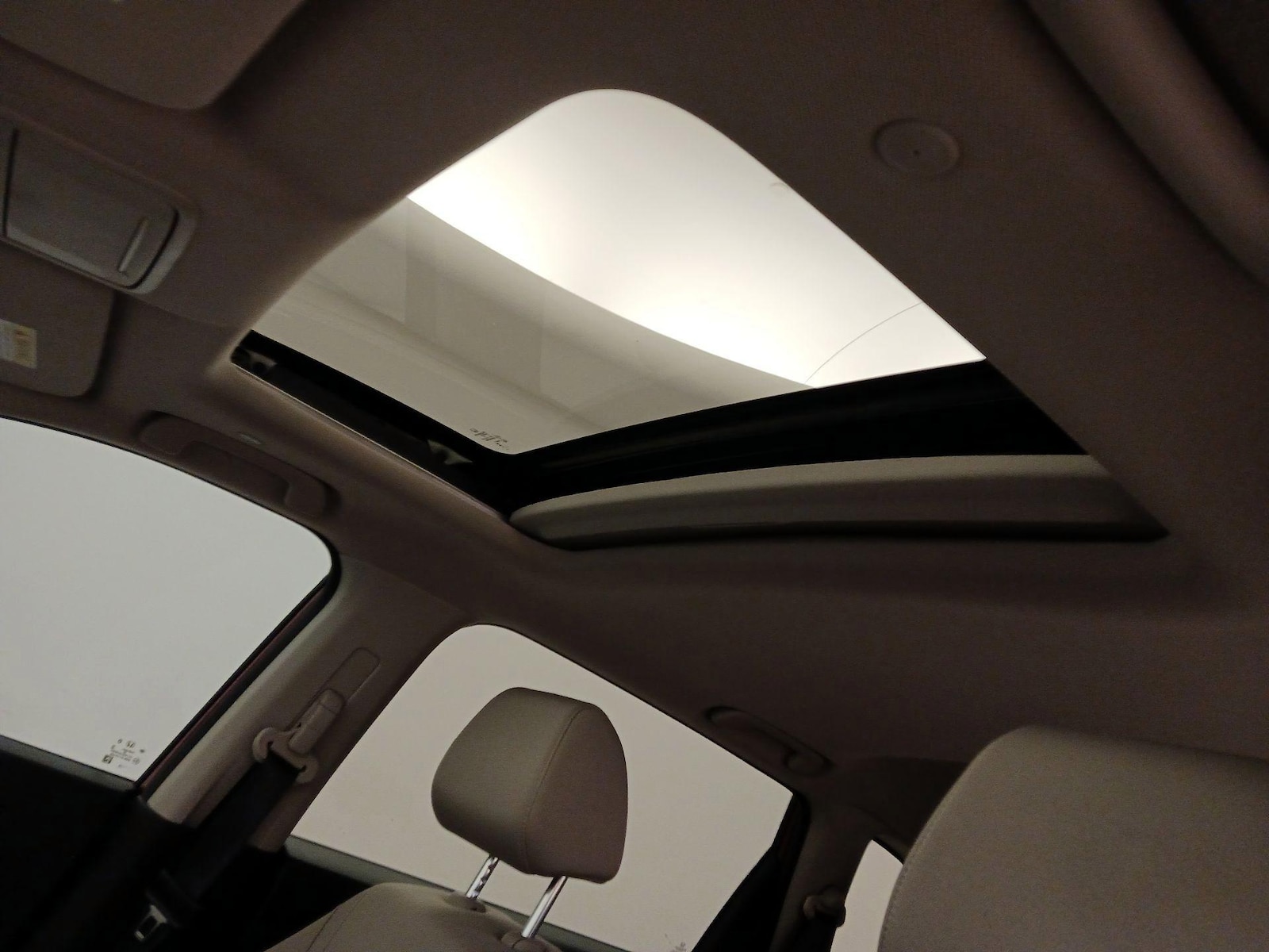 Sunroof(s) & Overhead Airbags