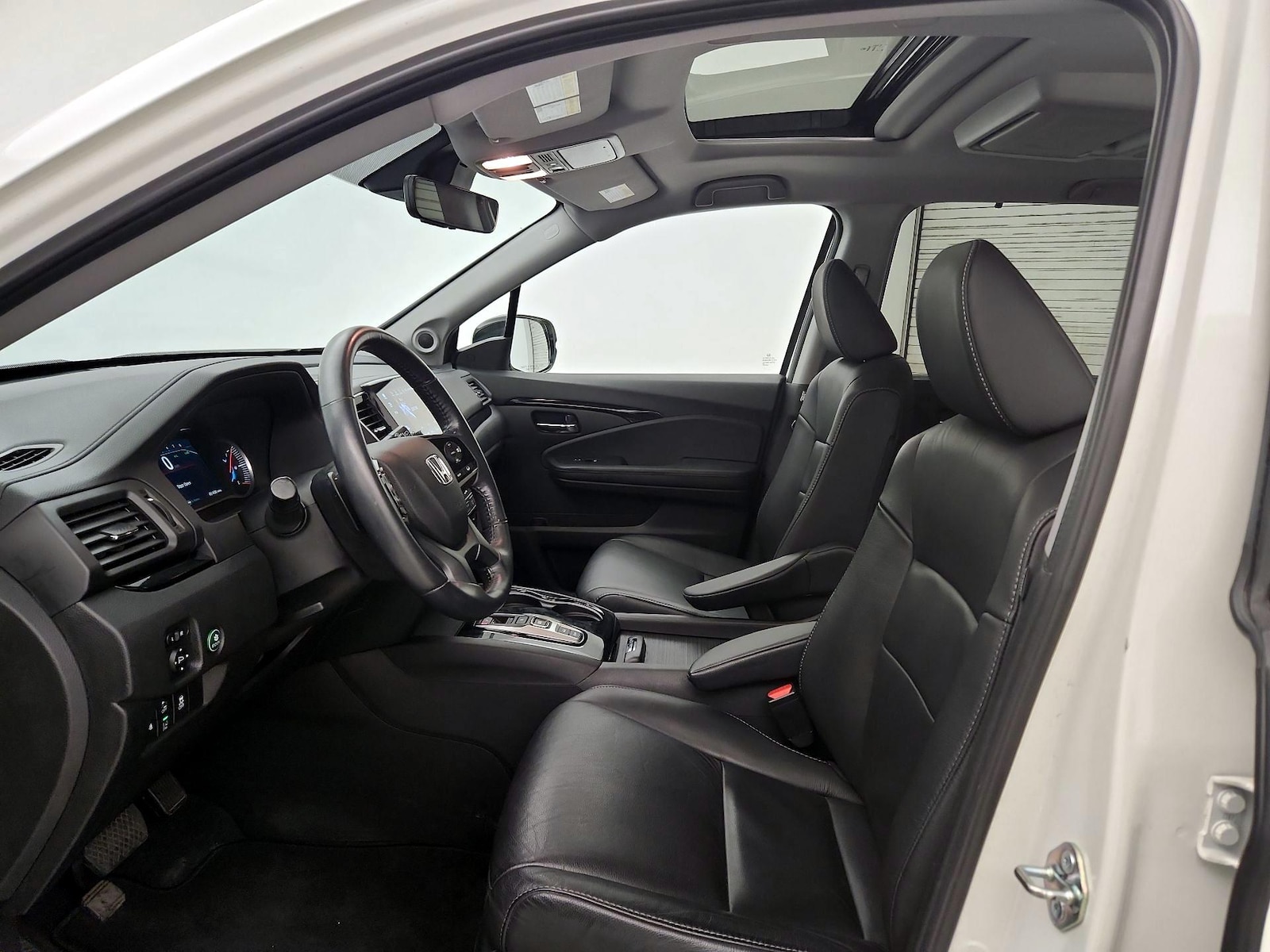 Sunroof(s) & Overhead Airbags