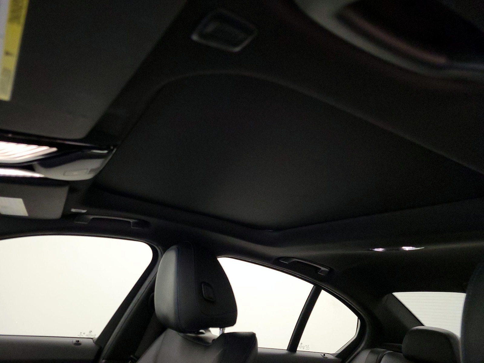 Sunroof(s) & Overhead Airbags