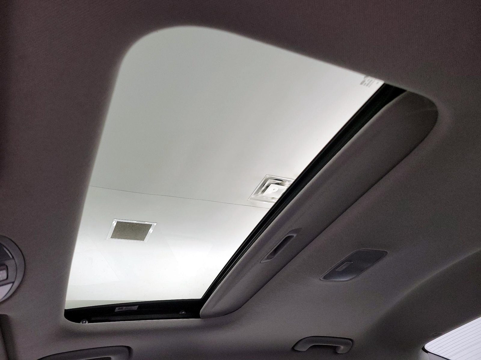 Sunroof(s) & Overhead Airbags