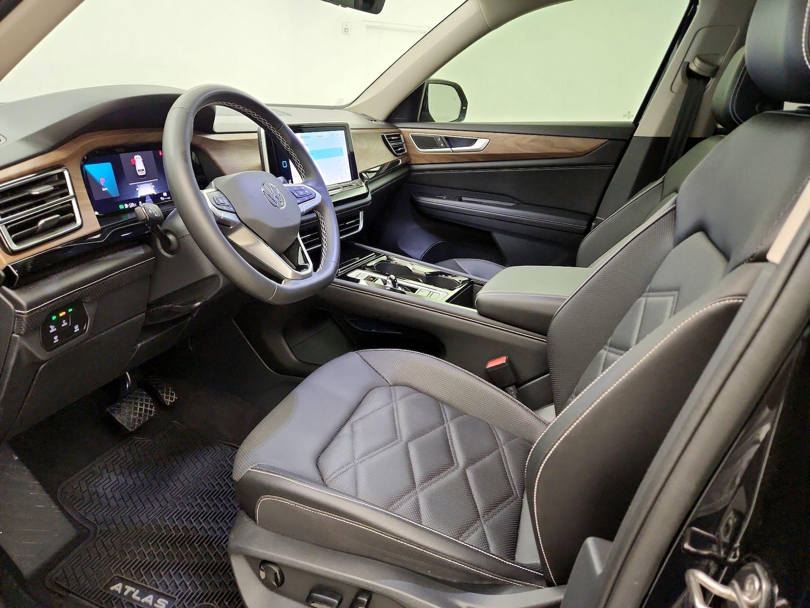 2024 Volkswagen Atlas SE w/Tech - Photo 12