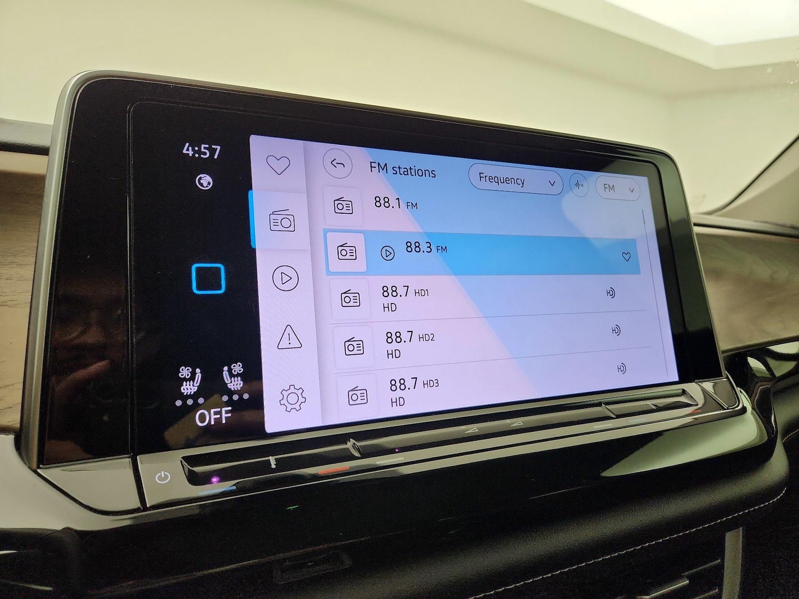 2024 Volkswagen Atlas SE w/Tech - Photo 14
