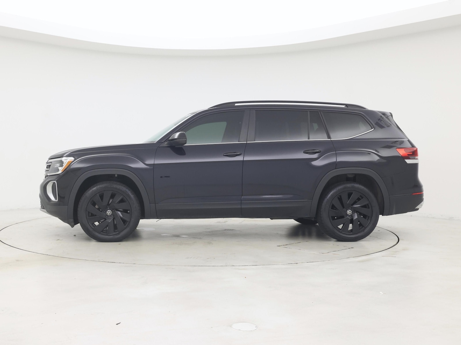 2024 Volkswagen Atlas SE w/Tech - Photo 4