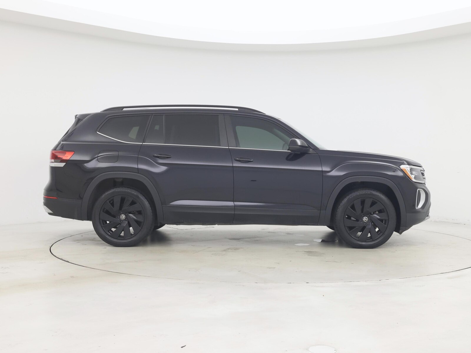 2024 Volkswagen Atlas SE w/Tech - Photo 8