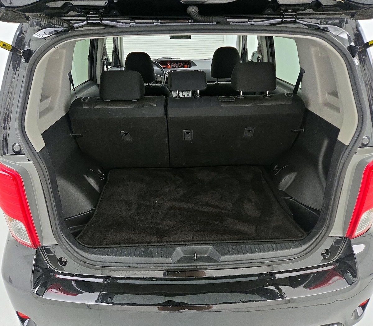 Trunk/Cargo (Seats Up)