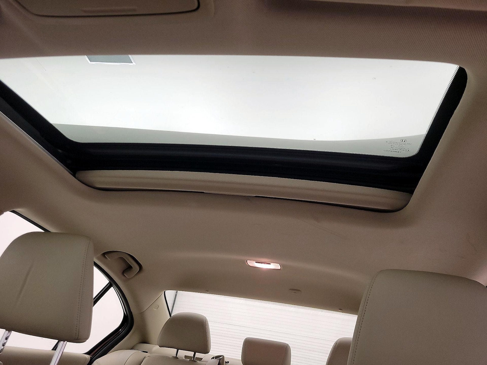 Sunroof(s) & Overhead Airbags