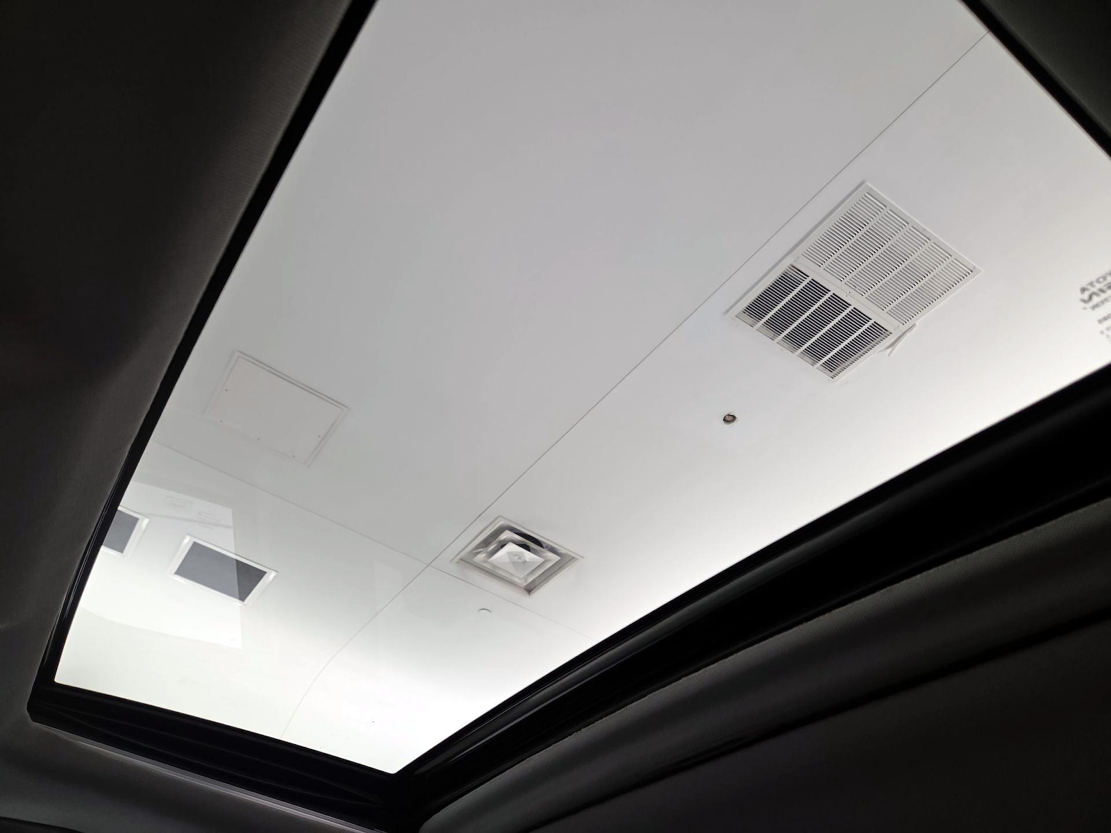 Sunroof(s) & Overhead Airbags