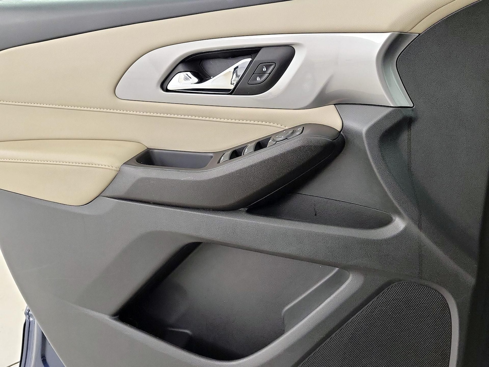 2022 Chevrolet Traverse LS - Photo 13