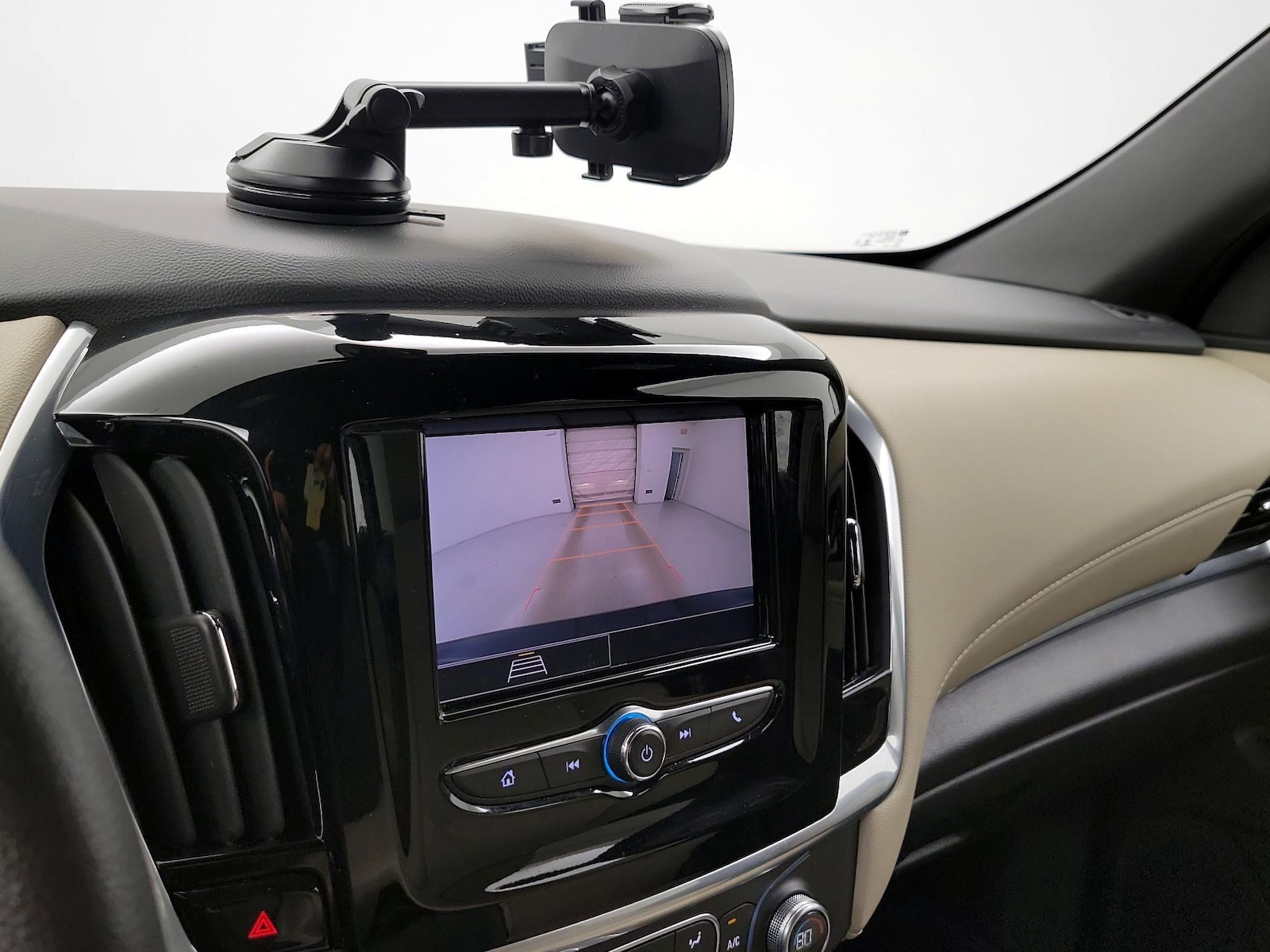 2022 Chevrolet Traverse LS - Photo 15