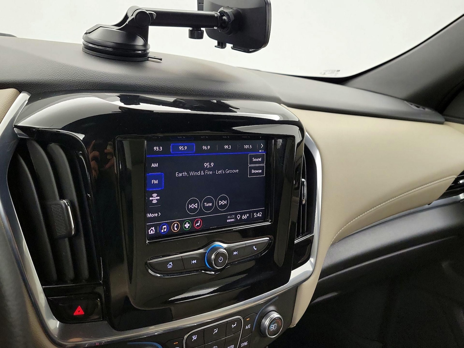 2022 Chevrolet Traverse LS - Photo 16