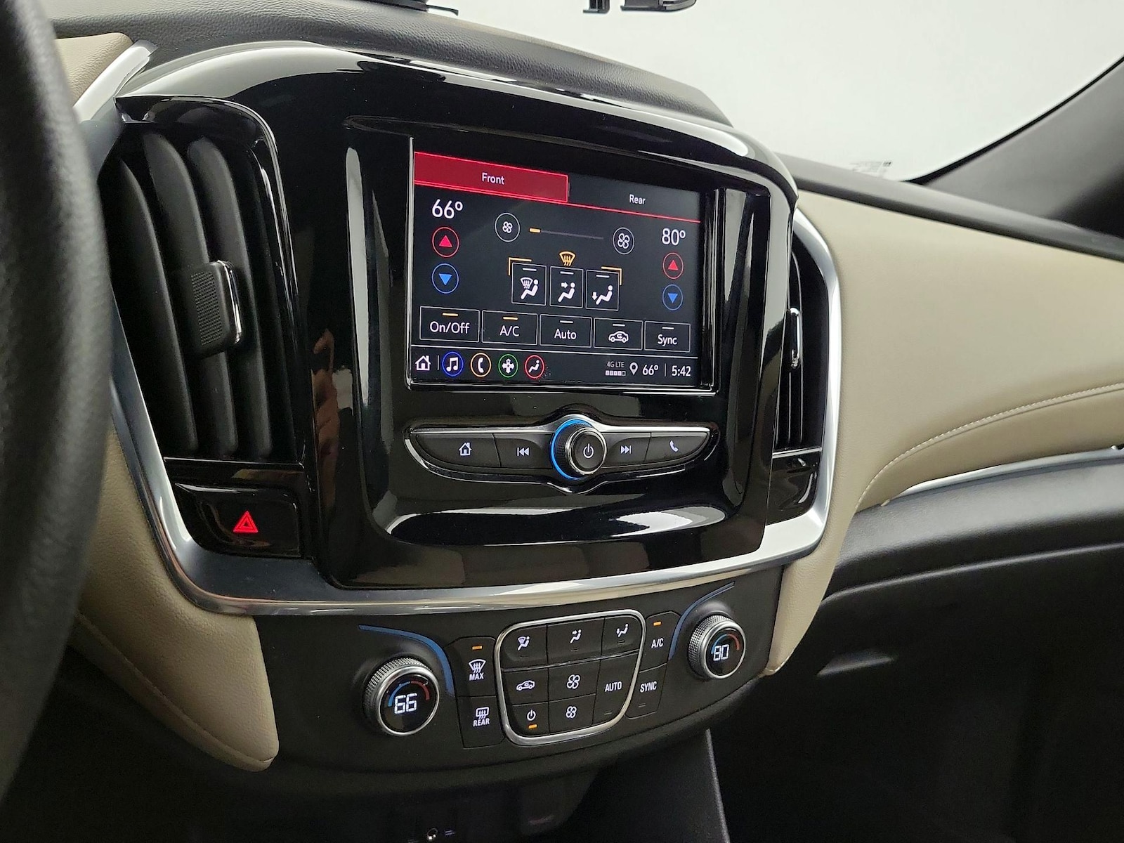 2022 Chevrolet Traverse LS - Photo 17