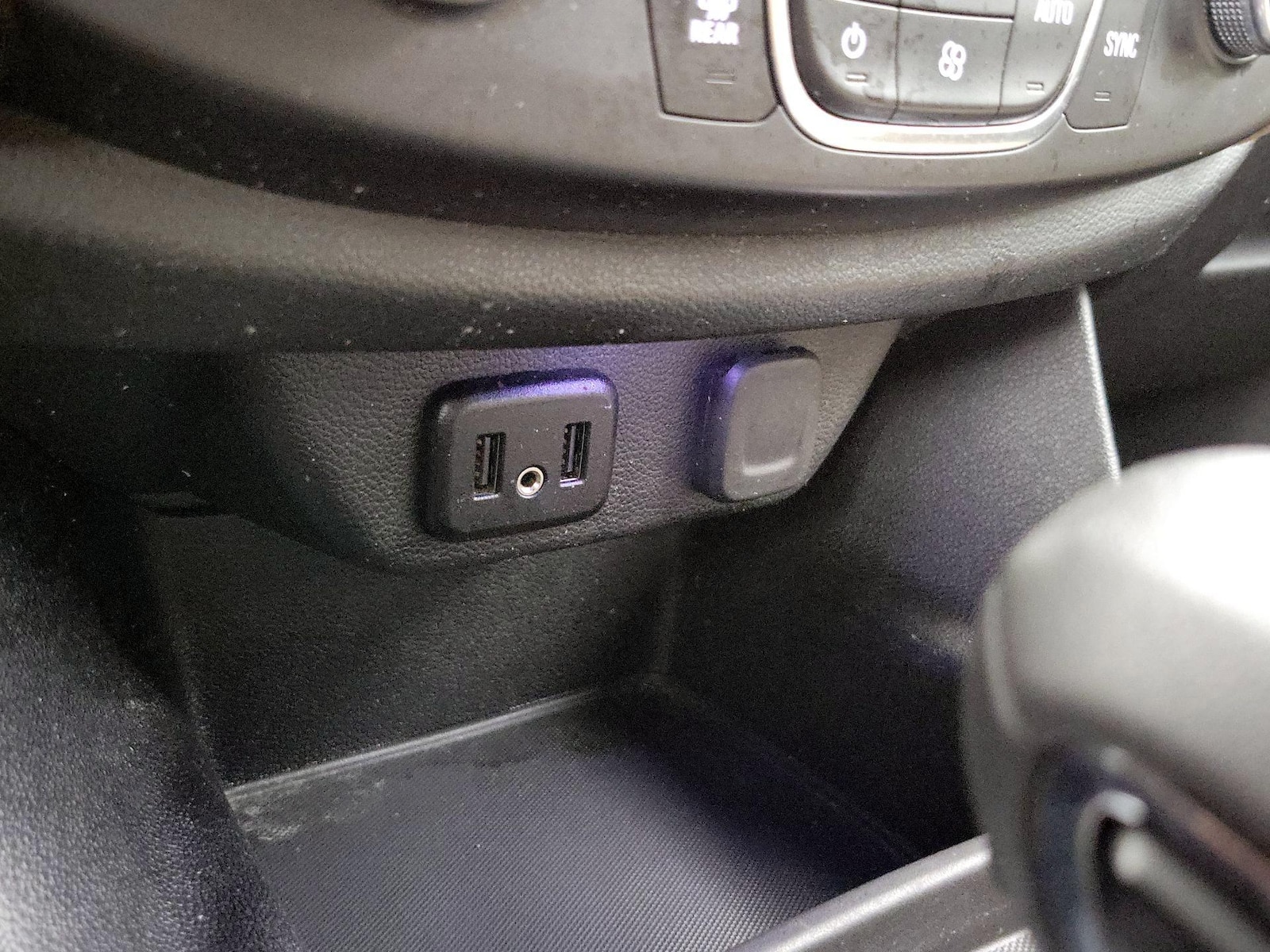 2022 Chevrolet Traverse LS - Photo 19