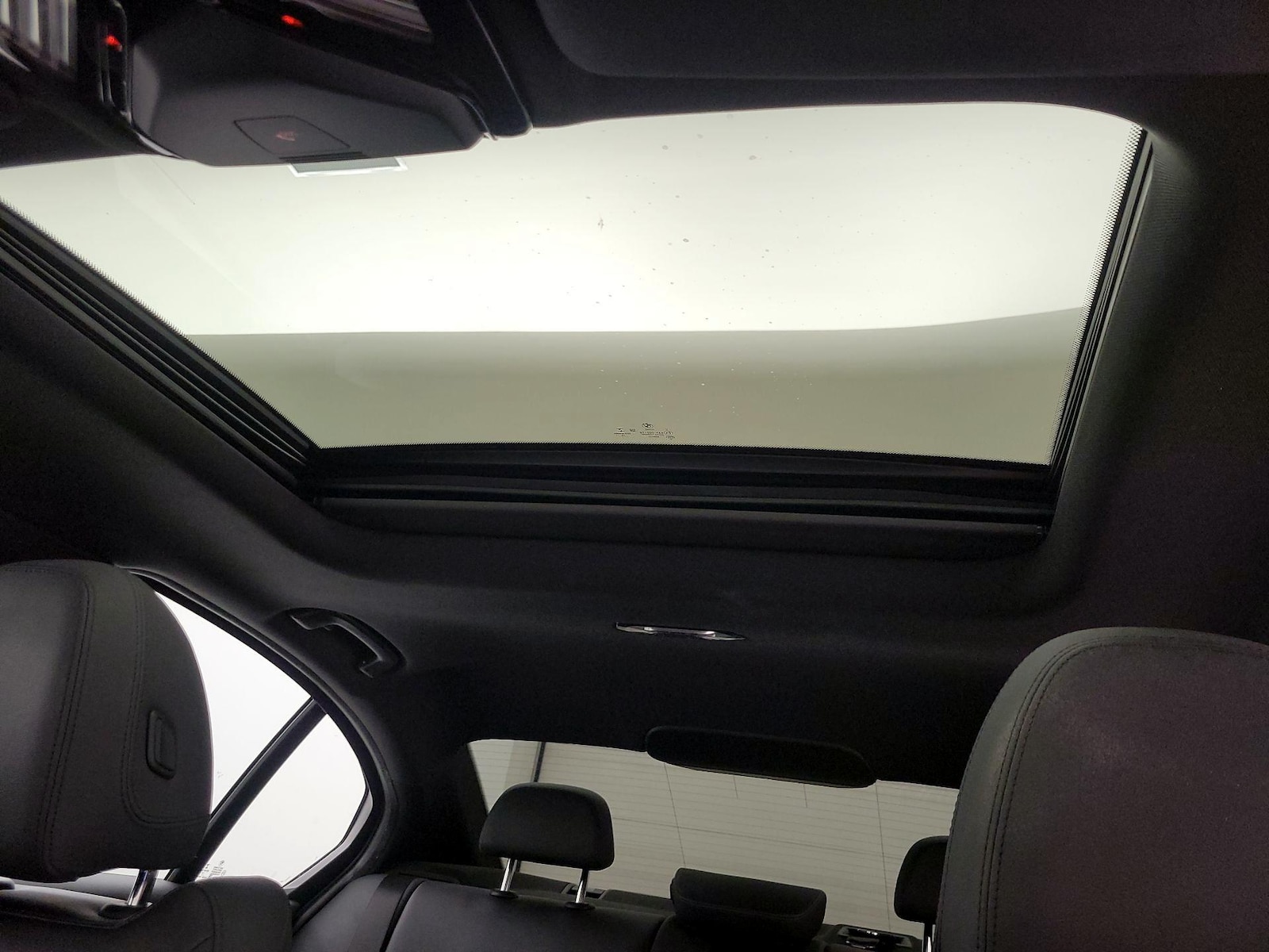 Sunroof(s) & Overhead Airbags