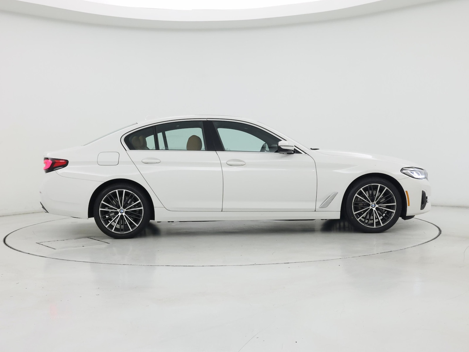 2023 BMW 5 Series 530i - Photo 8