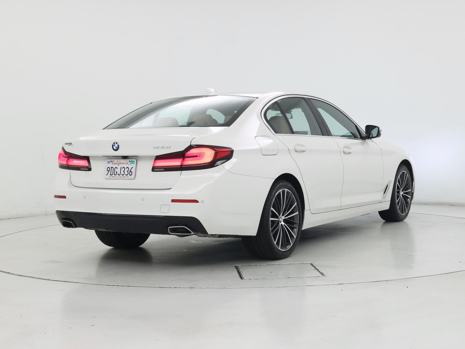 2023 BMW 5 Series 530i - Photo 9