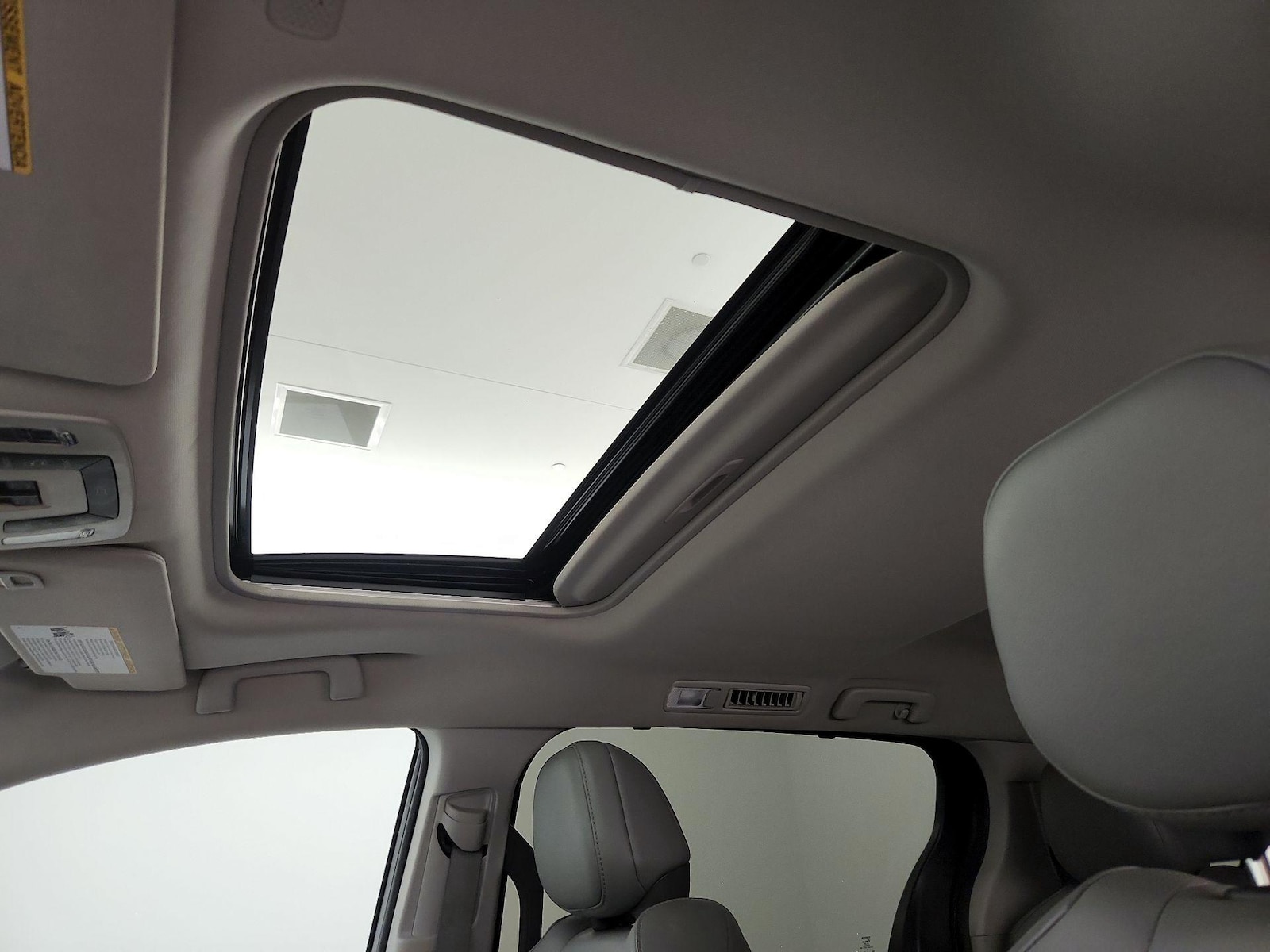 Sunroof(s) & Overhead Airbags