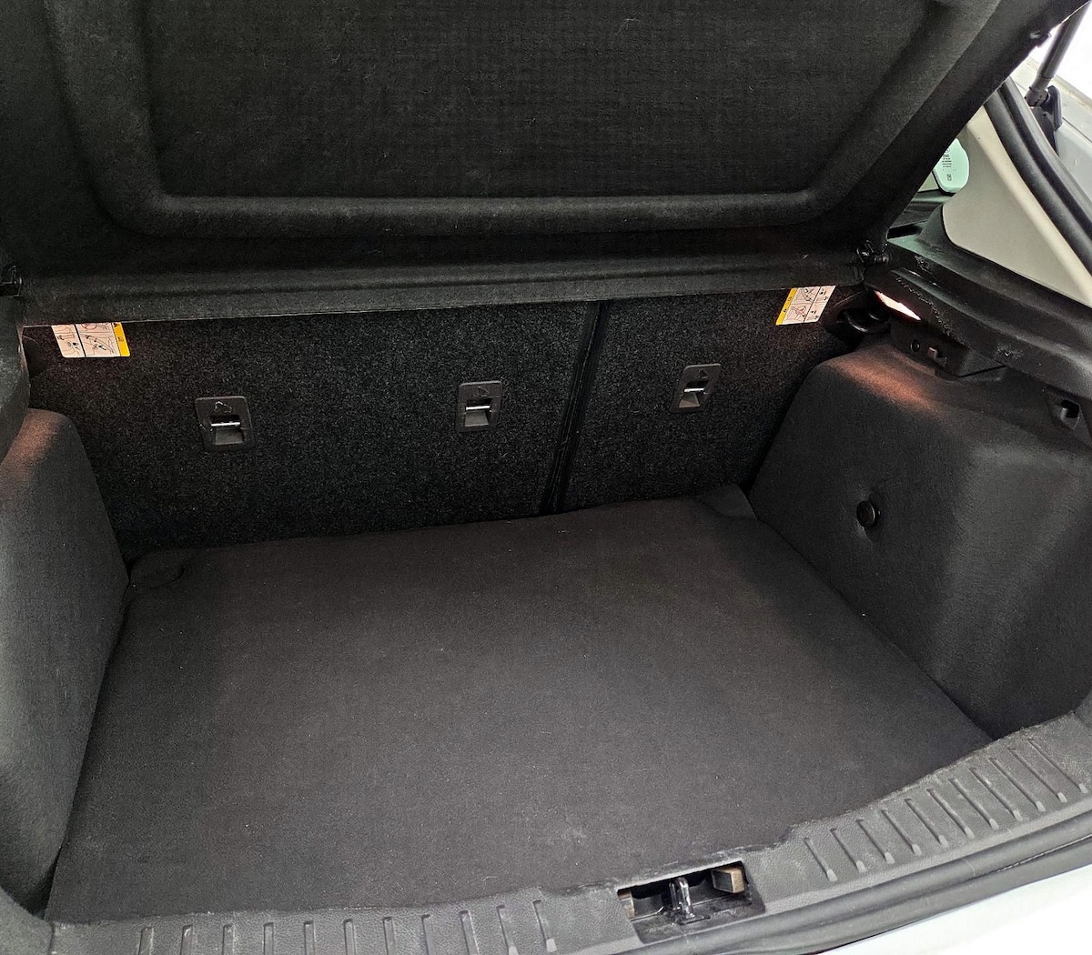 Trunk/Cargo (Seats Up)