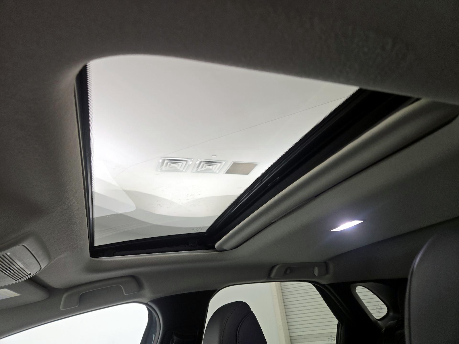 Sunroof(s) & Overhead Airbags