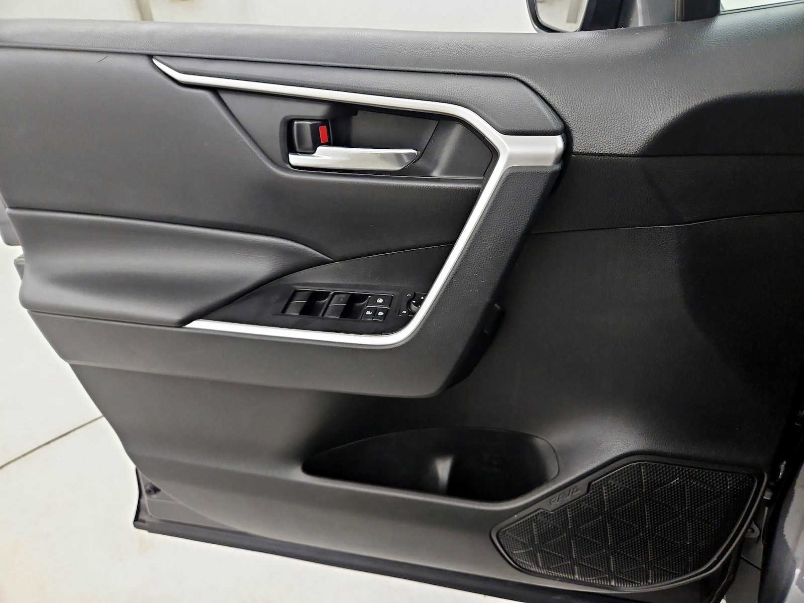 2021 Toyota RAV4 XLE - Photo 13