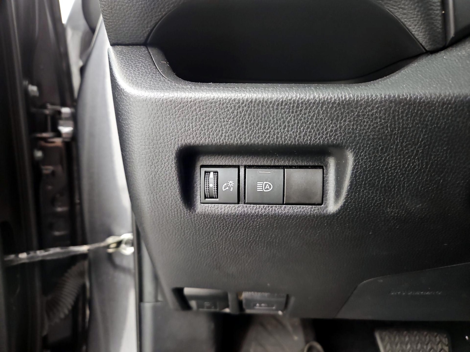 2021 Toyota RAV4 XLE - Photo 14