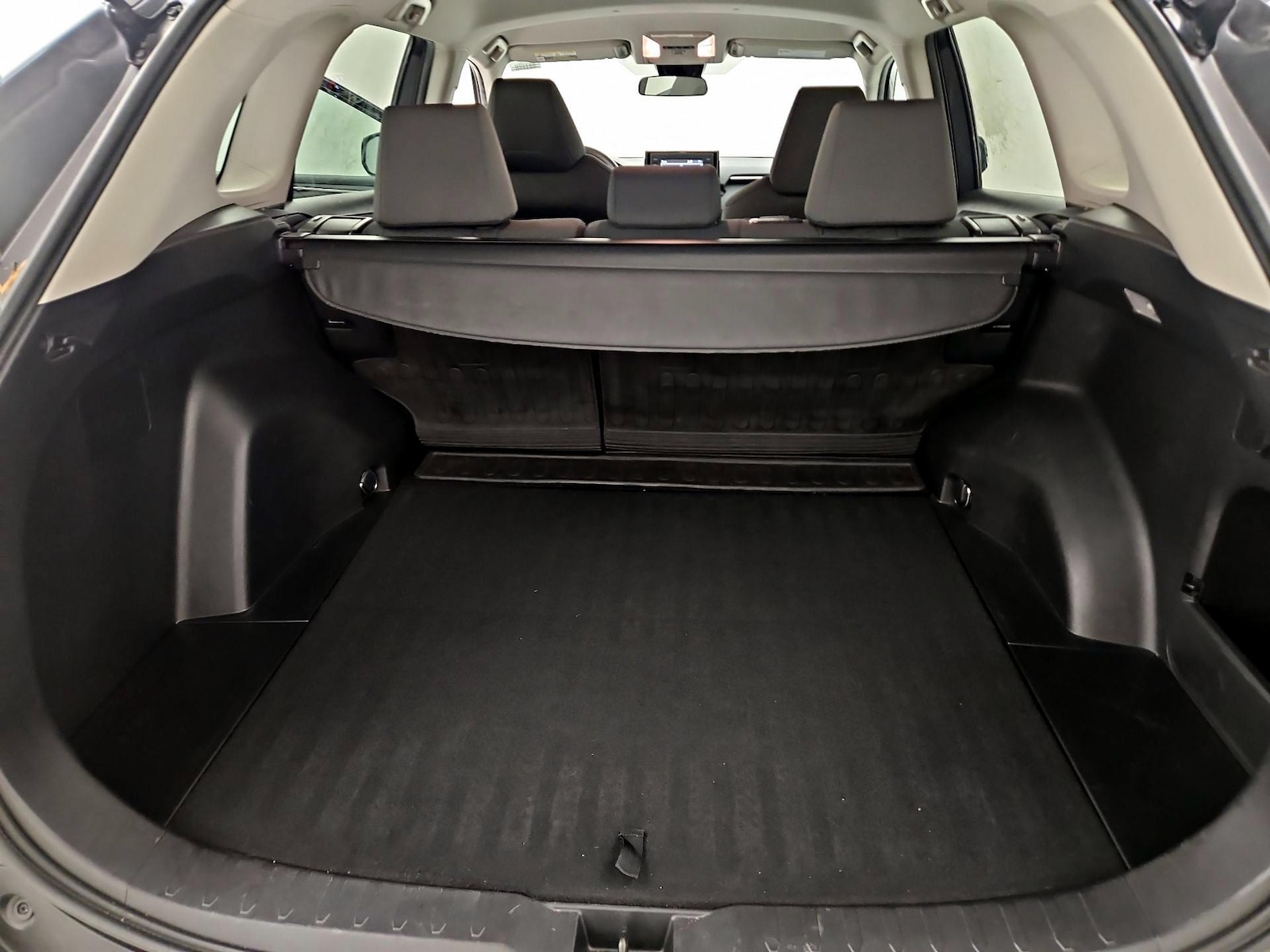 2021 Toyota RAV4 XLE - Photo 21