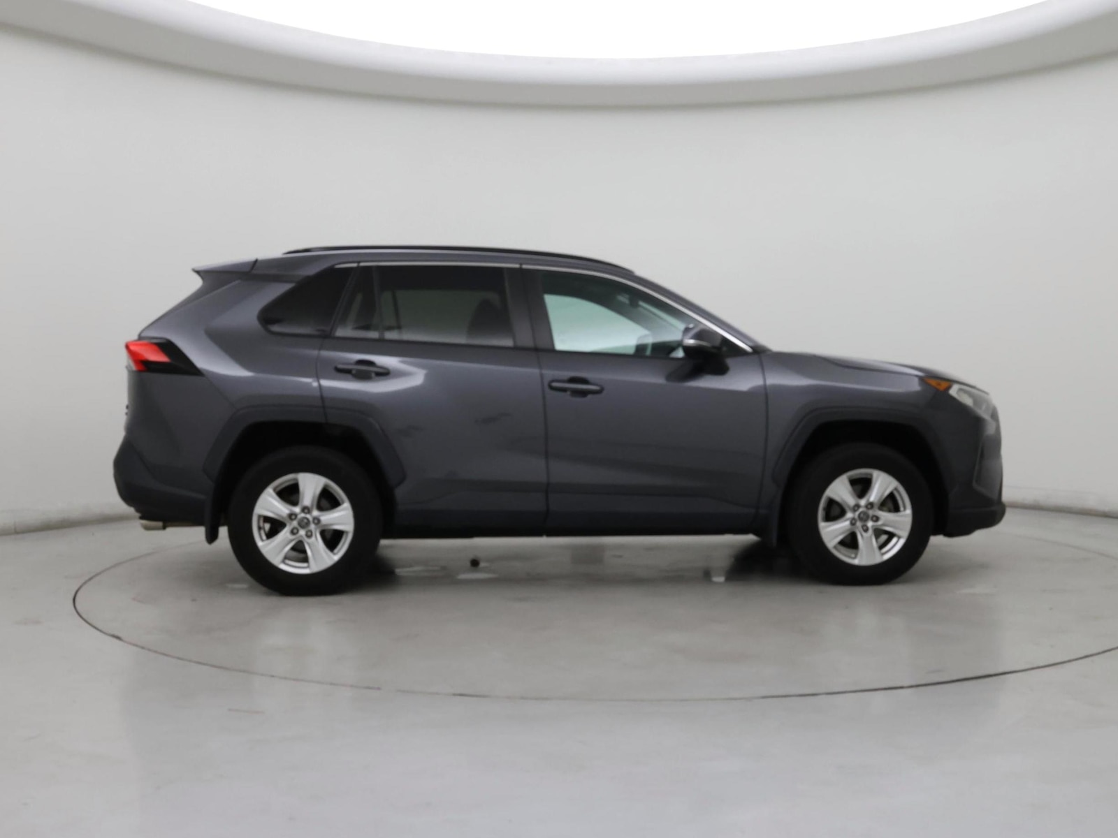 2021 Toyota RAV4 XLE - Photo 8