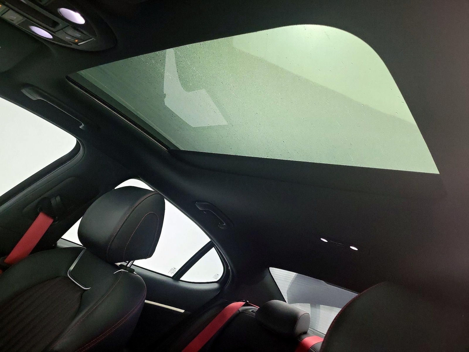 Sunroof(s) & Overhead Airbags