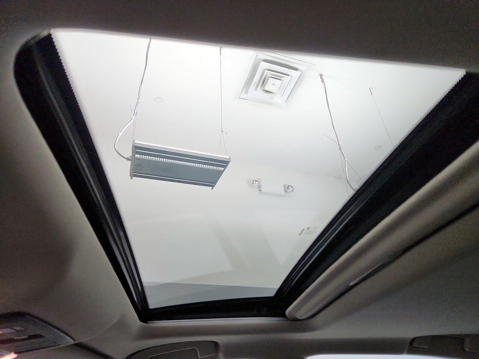 Sunroof(s) & Overhead Airbags