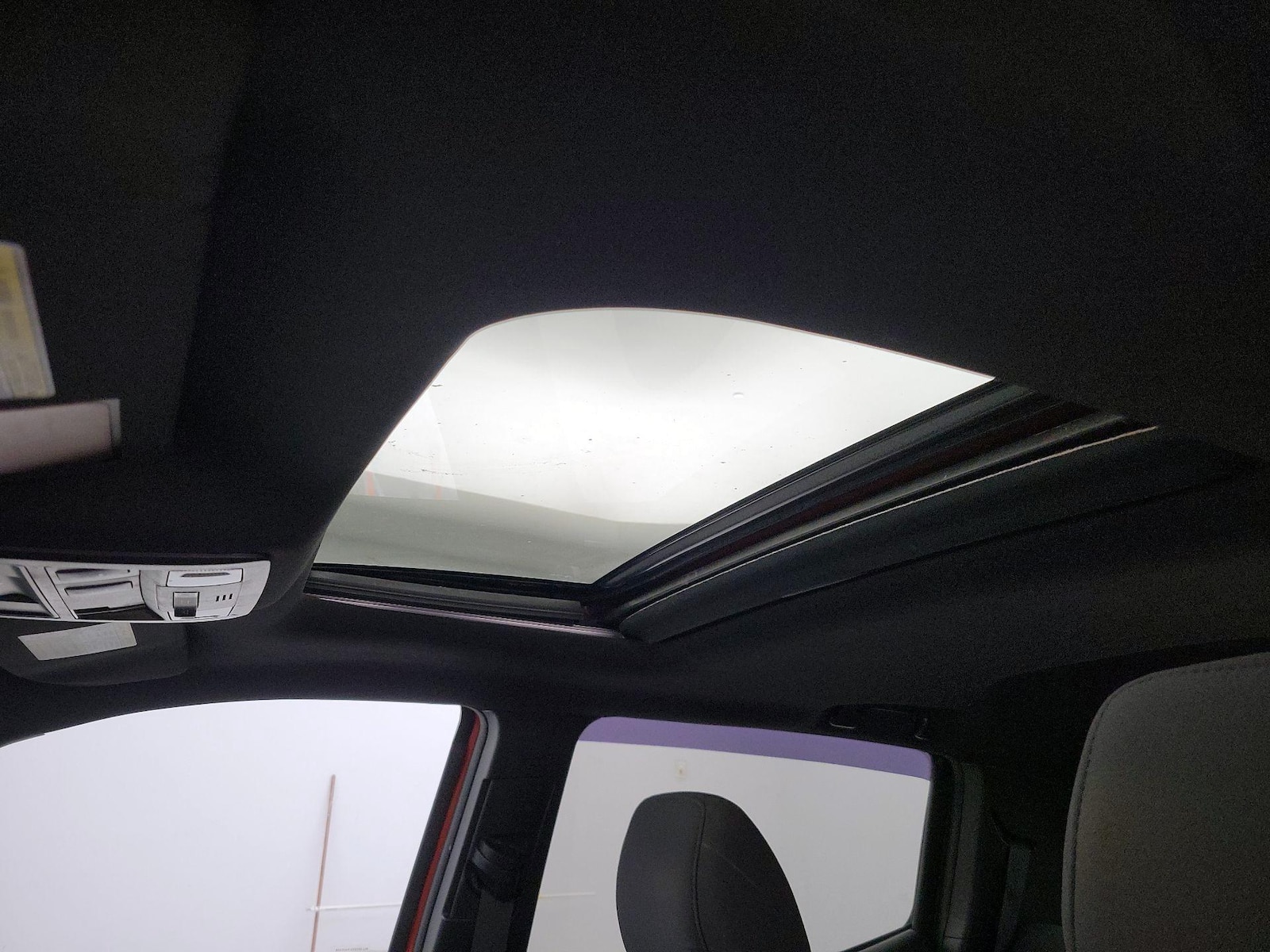 Sunroof(s) & Overhead Airbags