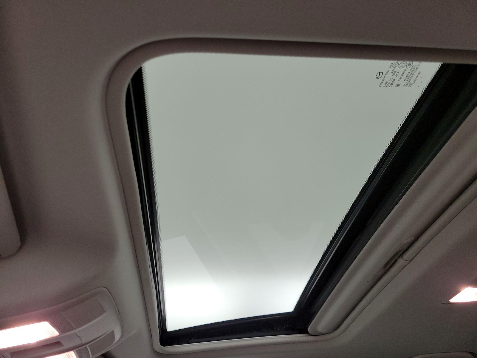Sunroof(s) & Overhead Airbags
