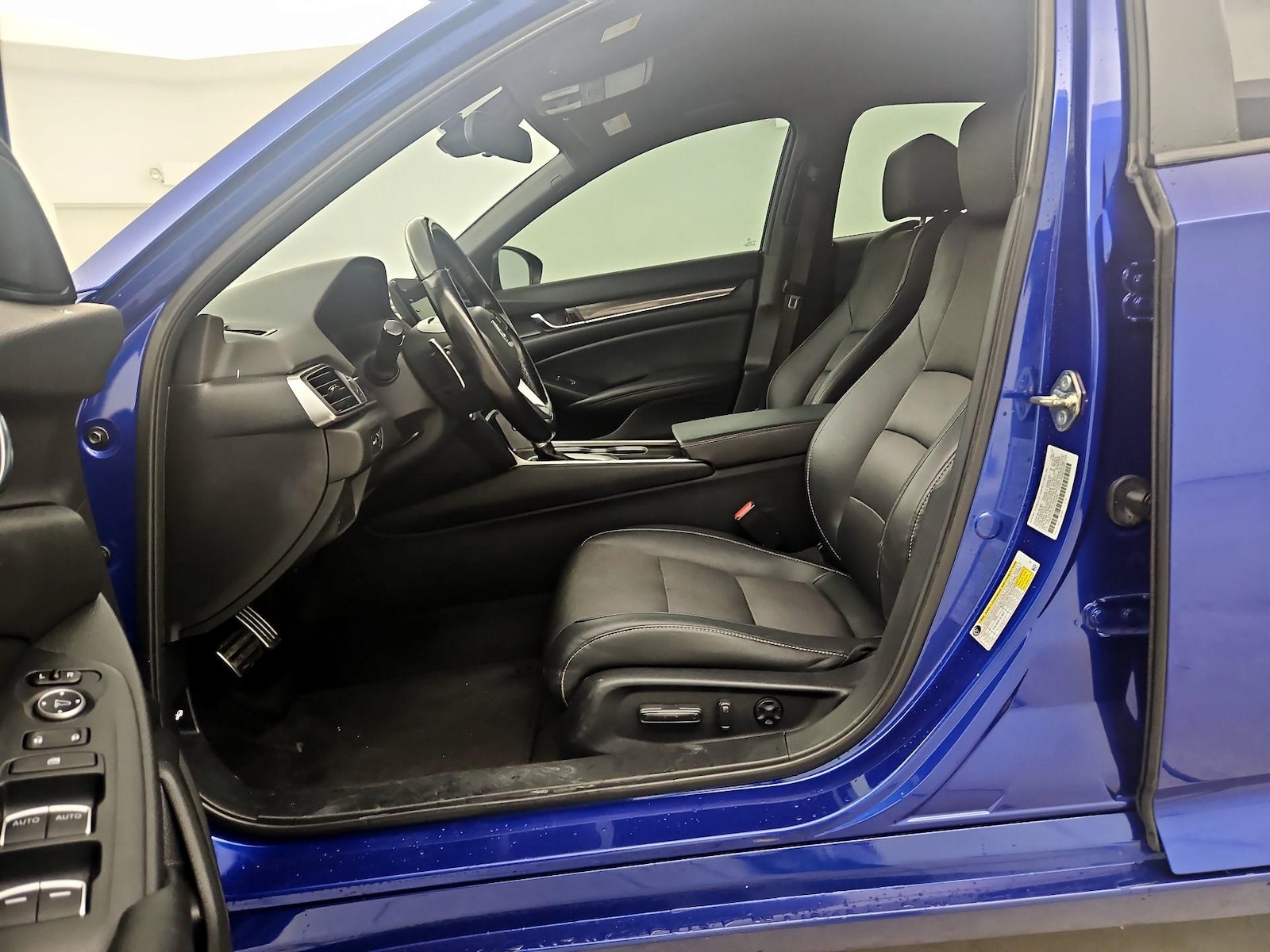 Power Seat(s) & Side Airbags