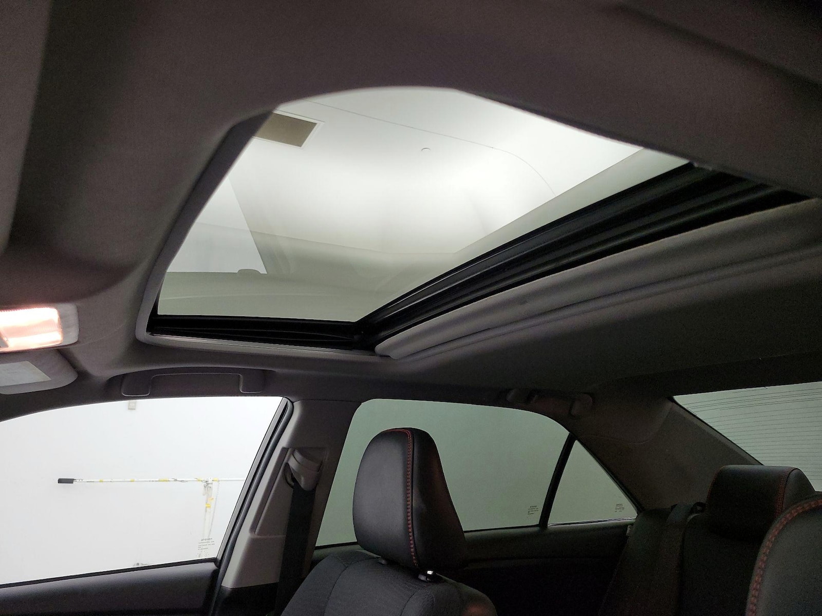 Sunroof(s) & Overhead Airbags