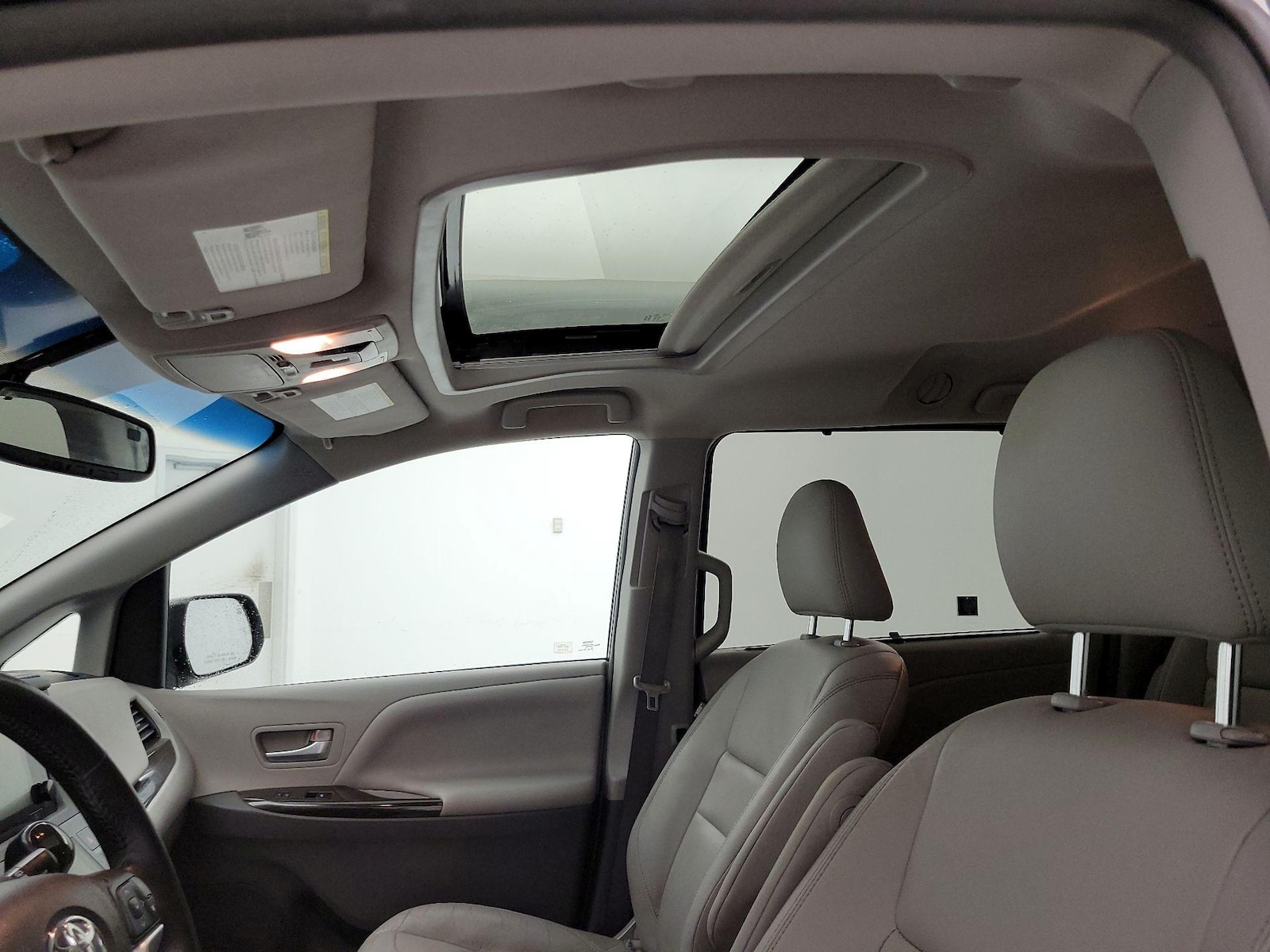 Sunroof(s) & Overhead Airbags
